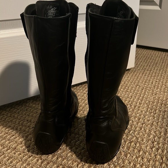 Women motorcycle boots. Excellent condition. Size 8.5. - Picture 2 of 4